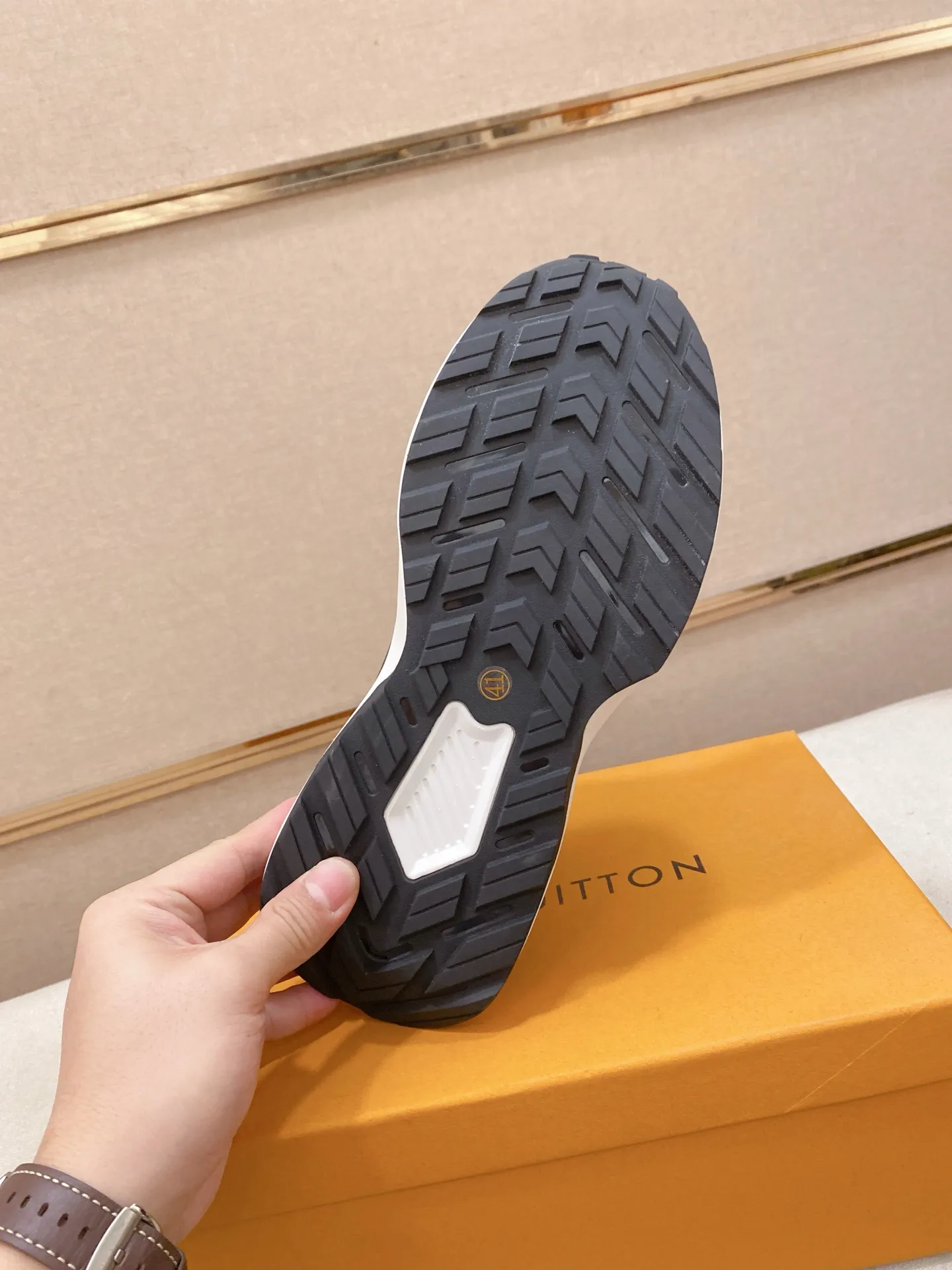 Men's shoes💰:442💰🇮🇹🇮🇹LV Louis Vuitton. The latest fashionable casual shoes are popular in physical stores. New spring and summer comfortable imported custom original cowhide, unique jacquard fabric element design. With sheepskin lining, Lv original bottom, [sun][sun] high-end packaging and high quality💪Details determine the quality, you can enter and exit the counter at will, welcome to compare🇮🇹Size 38-44